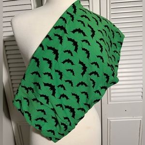 NWOT LuLaRoe **EXTREMELY RARE** neon green Halloween Bats print